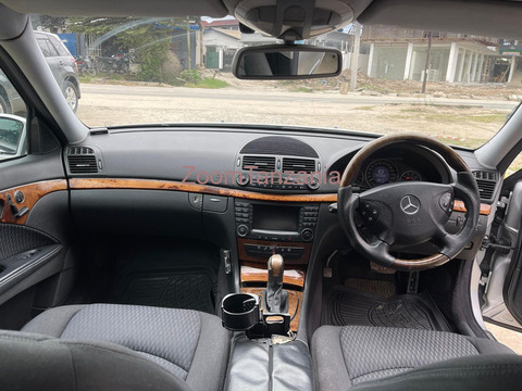 Mer cedez benz.  E Class.   2003 - 2/4