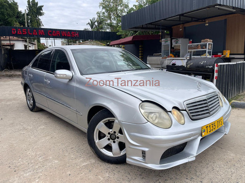 Mer cedez benz.  E Class.   2003 - 4/4