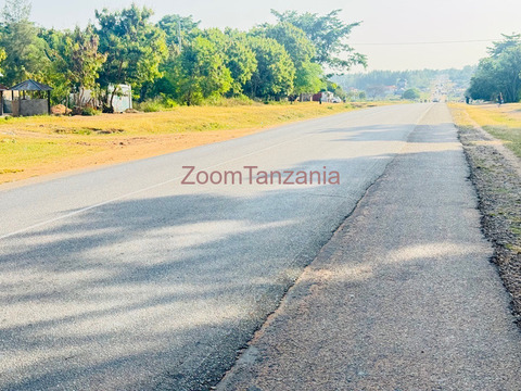 Kiwanja cha kwanza kutoka lami kinauzwa kisesa - isangijo - 4/6