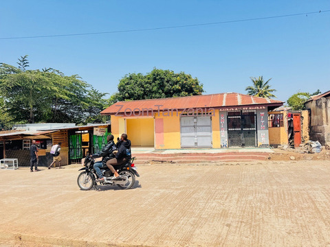 Nyumba ya kizamani inauzwa nyamanoro mwanza ( airport road ) - 3/4