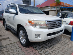 TOYOTA LANDCRUISER 200