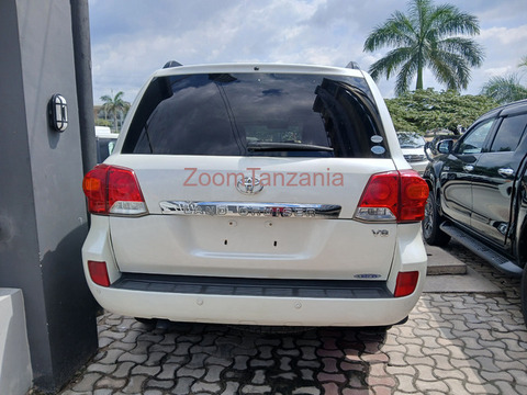 TOYOTA LANDCRUISER 200 - 2/6