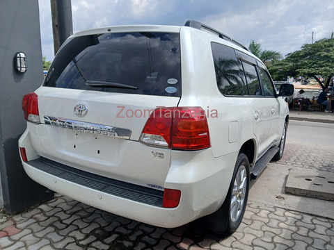 TOYOTA LANDCRUISER 200 - 4/6