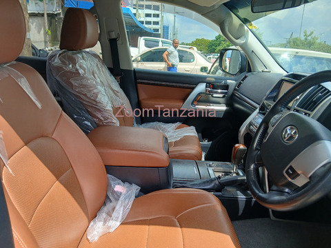 TOYOTA LANDCRUISER 200 - 5/6
