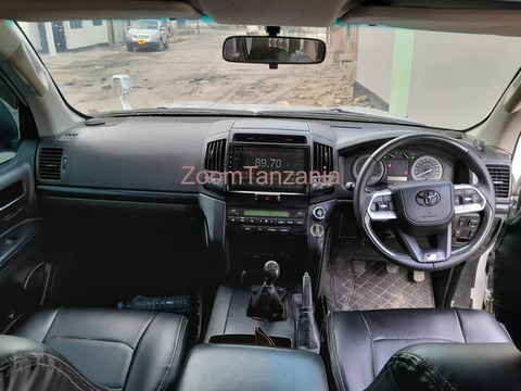 Landcruiser. V8 vx.     2016 - 3/6