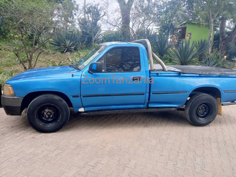 Hilux.          2002 - 2/6