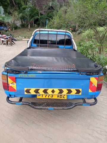 Hilux.          2002 - 3/6