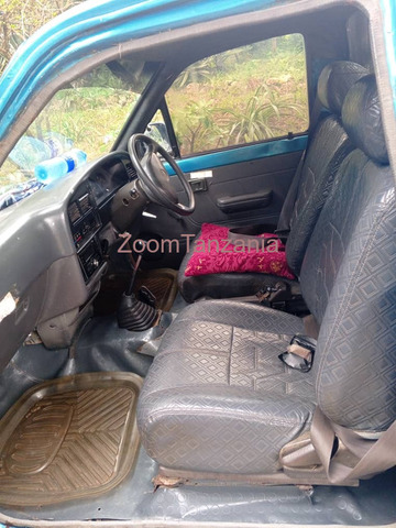 Hilux.          2002 - 5/6