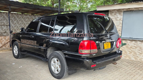 Landcruiser. Vxv8.       2003 - 3/5
