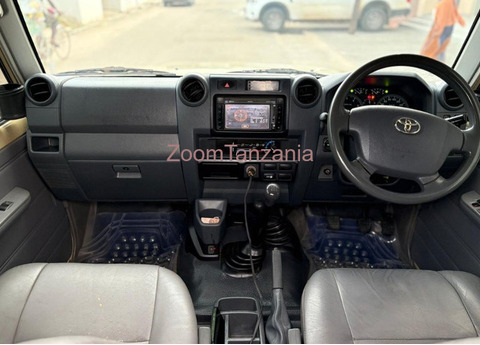 Toyota Land Cruiser Single Cabin Pickup - 2/4