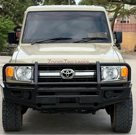 Toyota Land Cruiser Single Cabin Pickup - 4/4