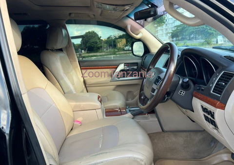 Toyota Land Cruiser V8 VXR - 2/4