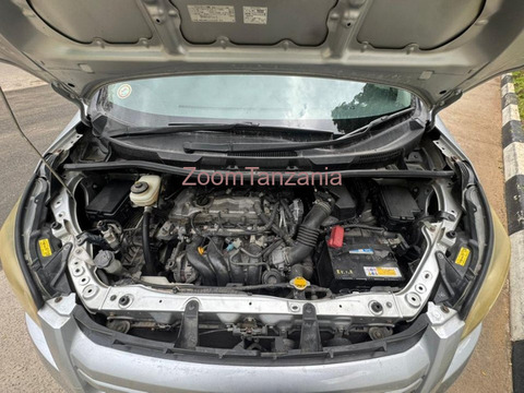 Toyota Noah - 2/6