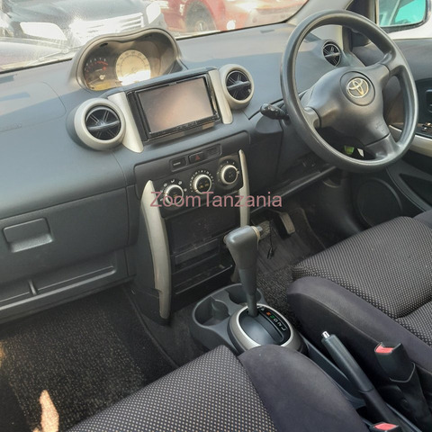 Toyota IST - 3/4