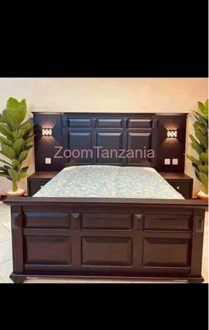 Kitanda Cha mbao na bed side zake
