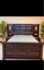 Kitanda Cha mbao na bed side zake