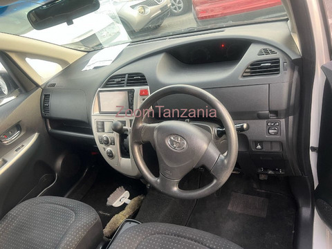 Toyota ractis - 2/5