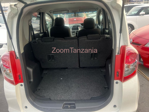 Toyota ractis - 4/5