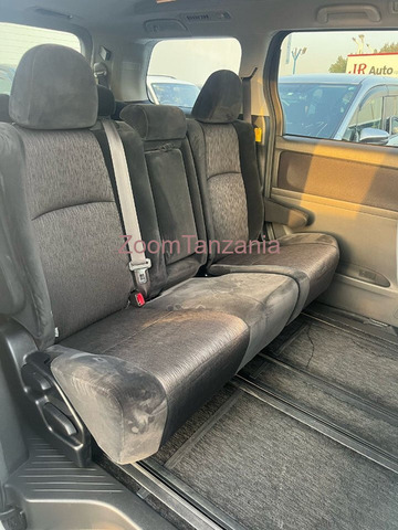 Toyota Alphard - 4/6
