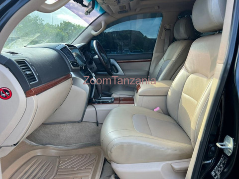 Land cruiser V8 nzuri sana tshs:85,000,000/= - 4/4