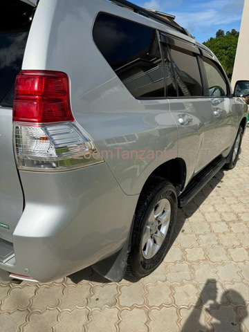 Landcruiser.     2028 - 2/5