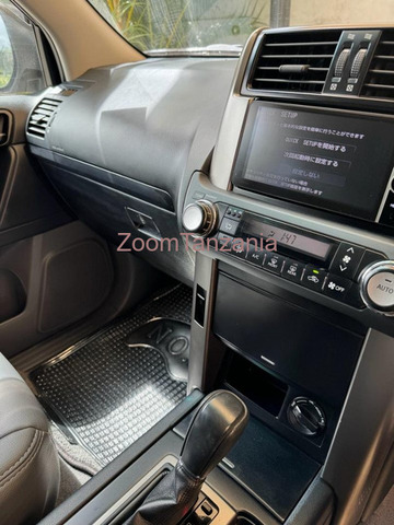Landcruiser.     2028 - 3/5