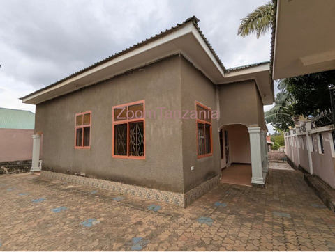 4BEDROOM HOUSE FOR RENT IN  NJIRO-ARUSHA - 2/6