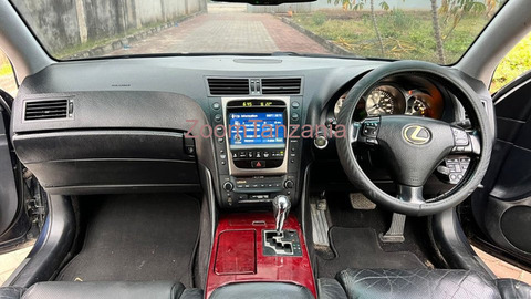 Lexus.       2005 - 2/4