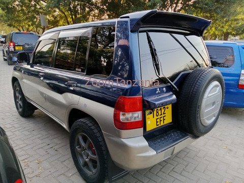 Pajero io.     2005 - 3/6
