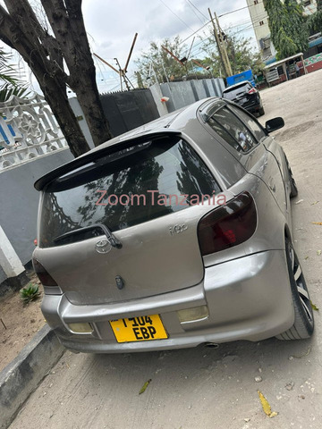 Toyota Vitz RS - 2/4