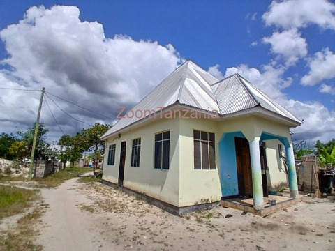 Nyumba Inauzwa (HOUSE FOR SALE) - 1/6
