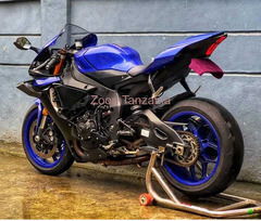 2024 yamaha R1