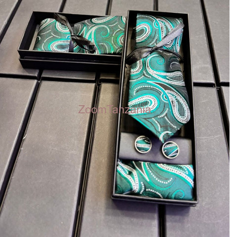 A set of Tie,button, and side scarf - 3/6