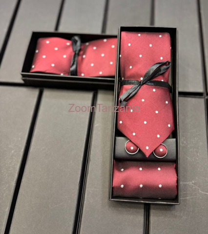 A set of Tie,button, and side scarf - 4/6