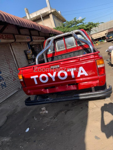 Hilux. Pick up.      1990 - 2/5