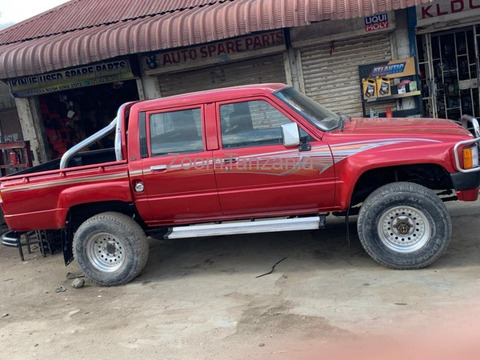 Hilux. Pick up.      1990 - 4/5