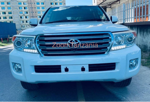 TOYOTA LANDCRUISER LC 200 SERIES - 3/6