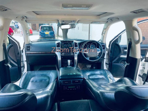 TOYOTA LANDCRUISER LC 200 SERIES - 4/6