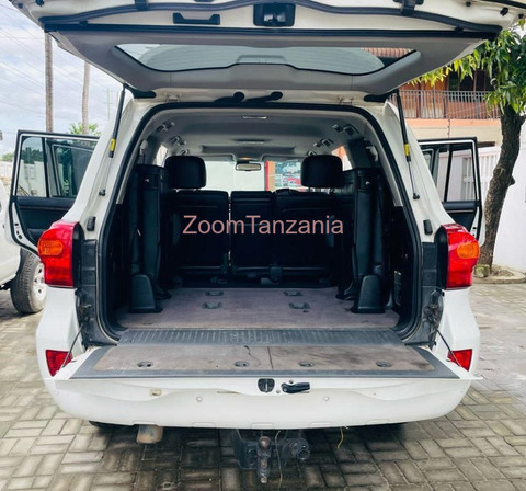 TOYOTA LANDCRUISER LC 200 SERIES - 6/6