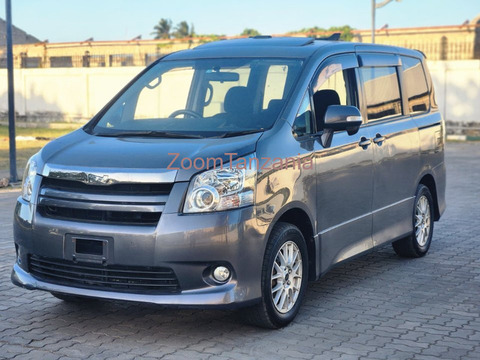 Toyota Noah 2008 - 2/6
