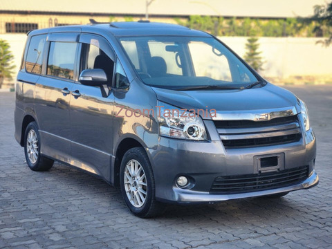 Toyota Noah 2008 - 3/6