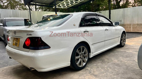 2004 Toyota Crown Athlete - 3/5