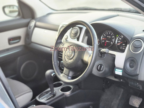 2010 Mazda Verisa - 4/6