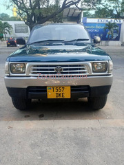 Hilux.         2005