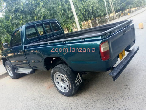 Hilux.         2005 - 3/6