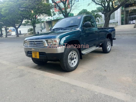 Hilux.         2005 - 5/6