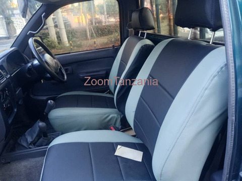 Hilux.         2005 - 6/6
