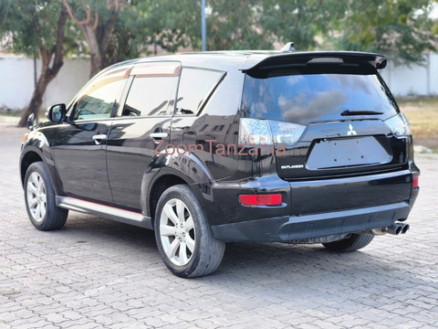 MITSUBISHI OUTLANDER - 2/6