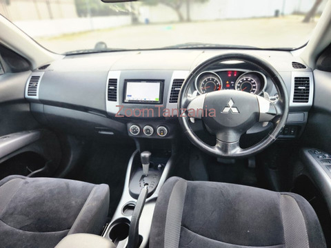 MITSUBISHI OUTLANDER - 5/6