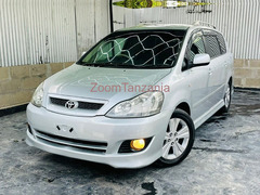 2004 Toyota Ipsum
